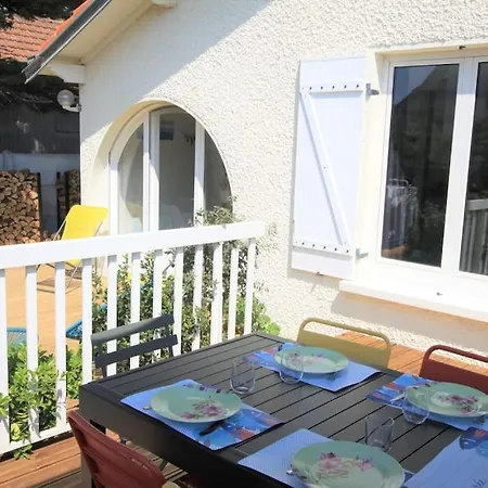 Holiday home Maison 6 Personnes A 100m De La Bonne Source *